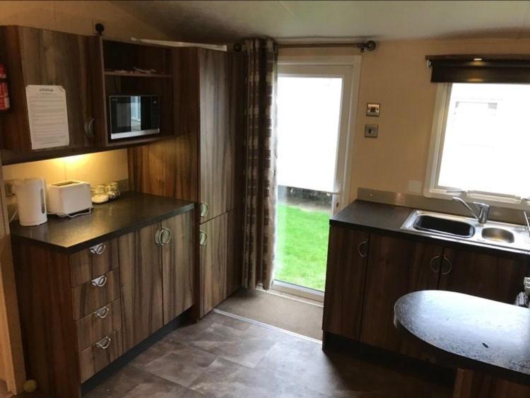 The Winchester Luxury Pet Friendly Caravan On Broadland Sands Holiday Park Between Lowestoft And Great Yarmouth Hotel Corton  Ngoại thất bức ảnh